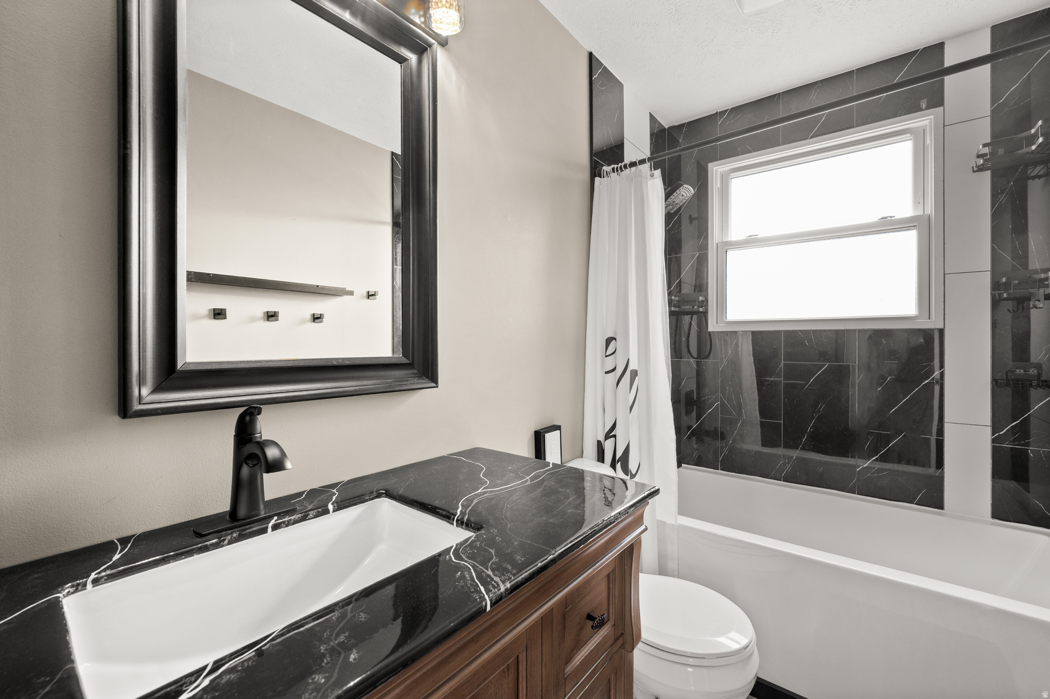 OQUIRRH SHADOWS - Residential Income