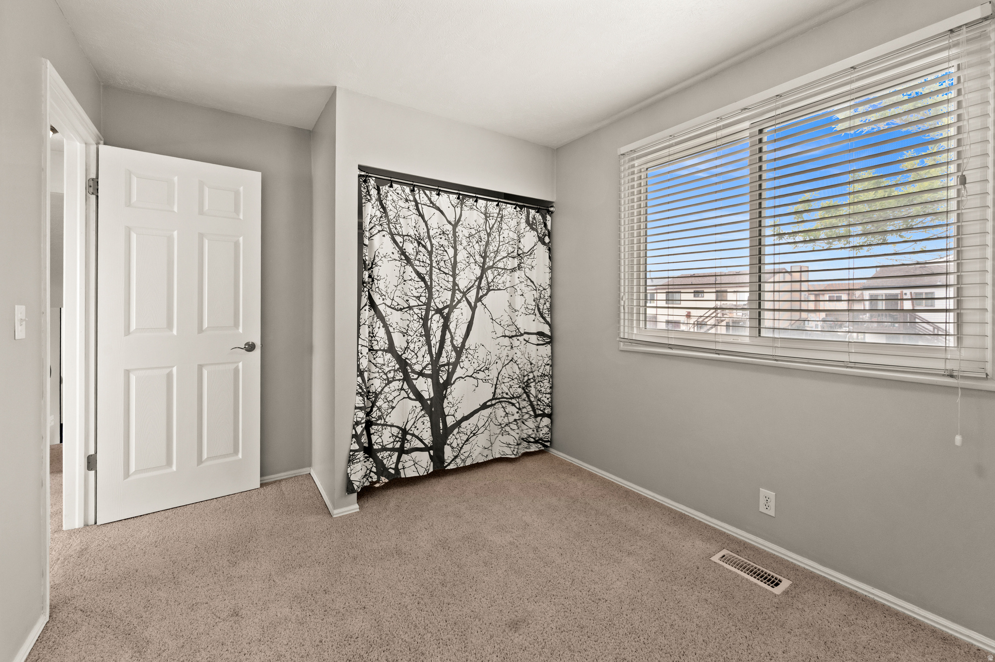 OQUIRRH SHADOWS - Residential Income