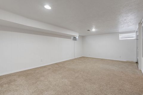 Tiny photo for 921 W 2700 S, Syracuse, UT 84075 (MLS # 2123223)