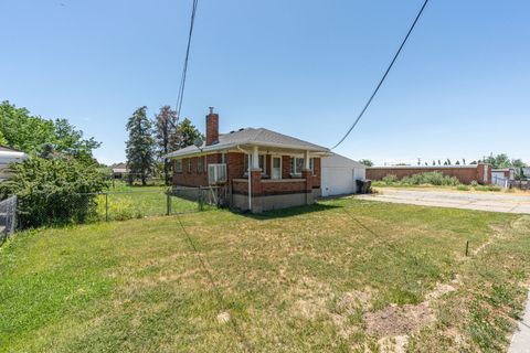 Tiny photo for 921 W 2700 S, Syracuse, UT 84075 (MLS # 2123223)