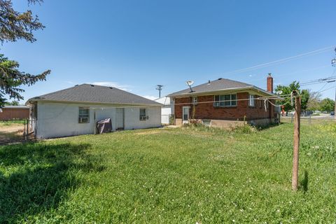 Tiny photo for 921 W 2700 S, Syracuse, UT 84075 (MLS # 2123223)
