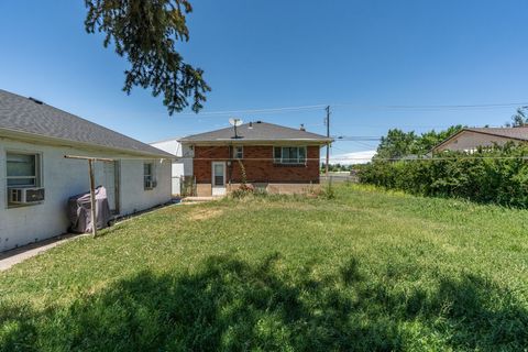 Tiny photo for 921 W 2700 S, Syracuse, UT 84075 (MLS # 2123223)