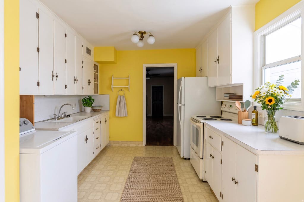 Photo of 1007 BONNEVILLE AVE, Logan, UT 84341 (MLS # 2171328)