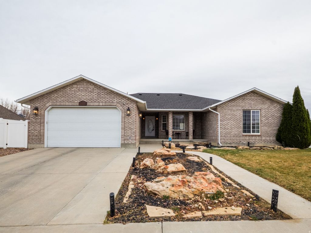 Photo of 743 S 1950 W, Vernal, UT 84078 (MLS # 2125325)