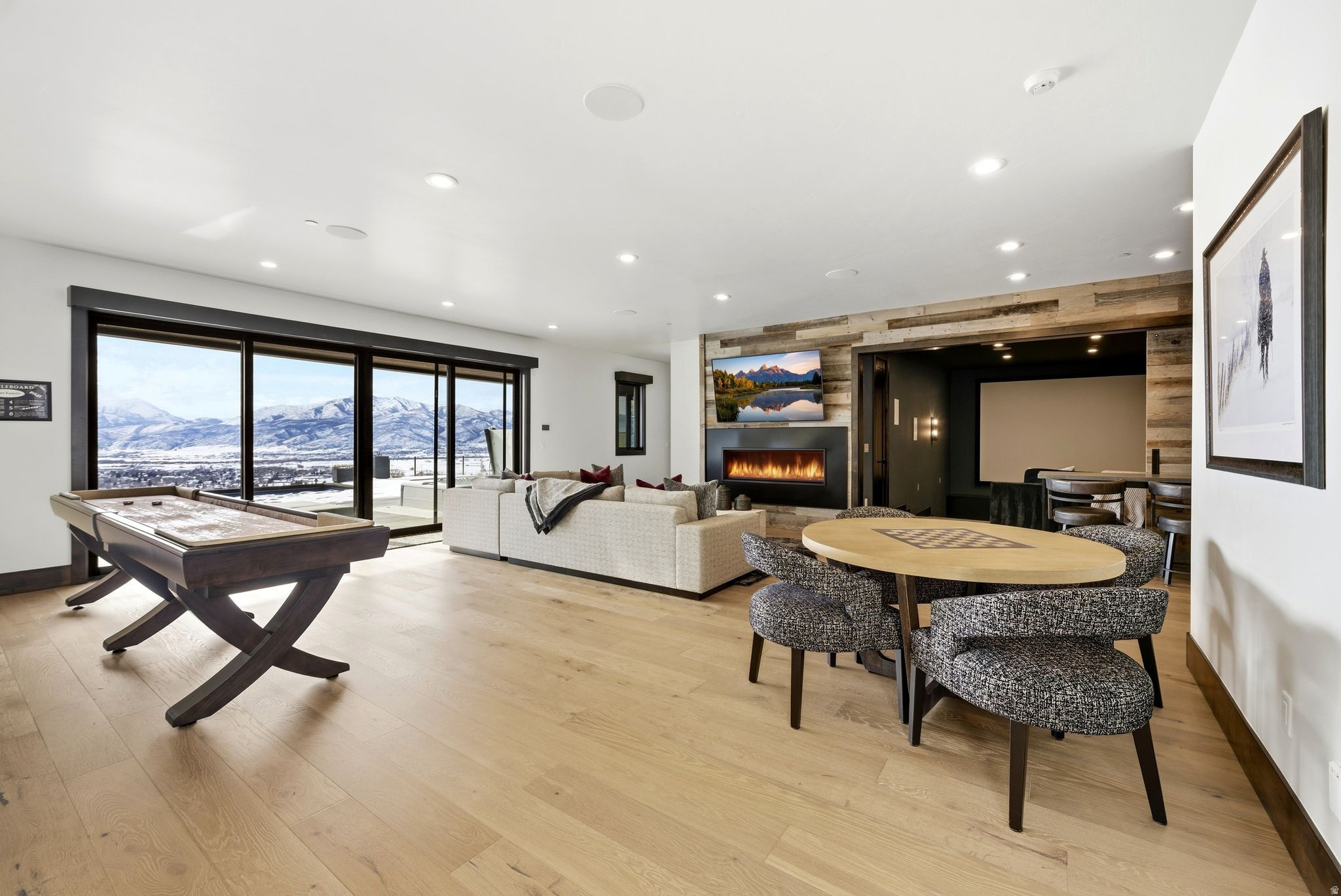 RED LEDGES - Residential