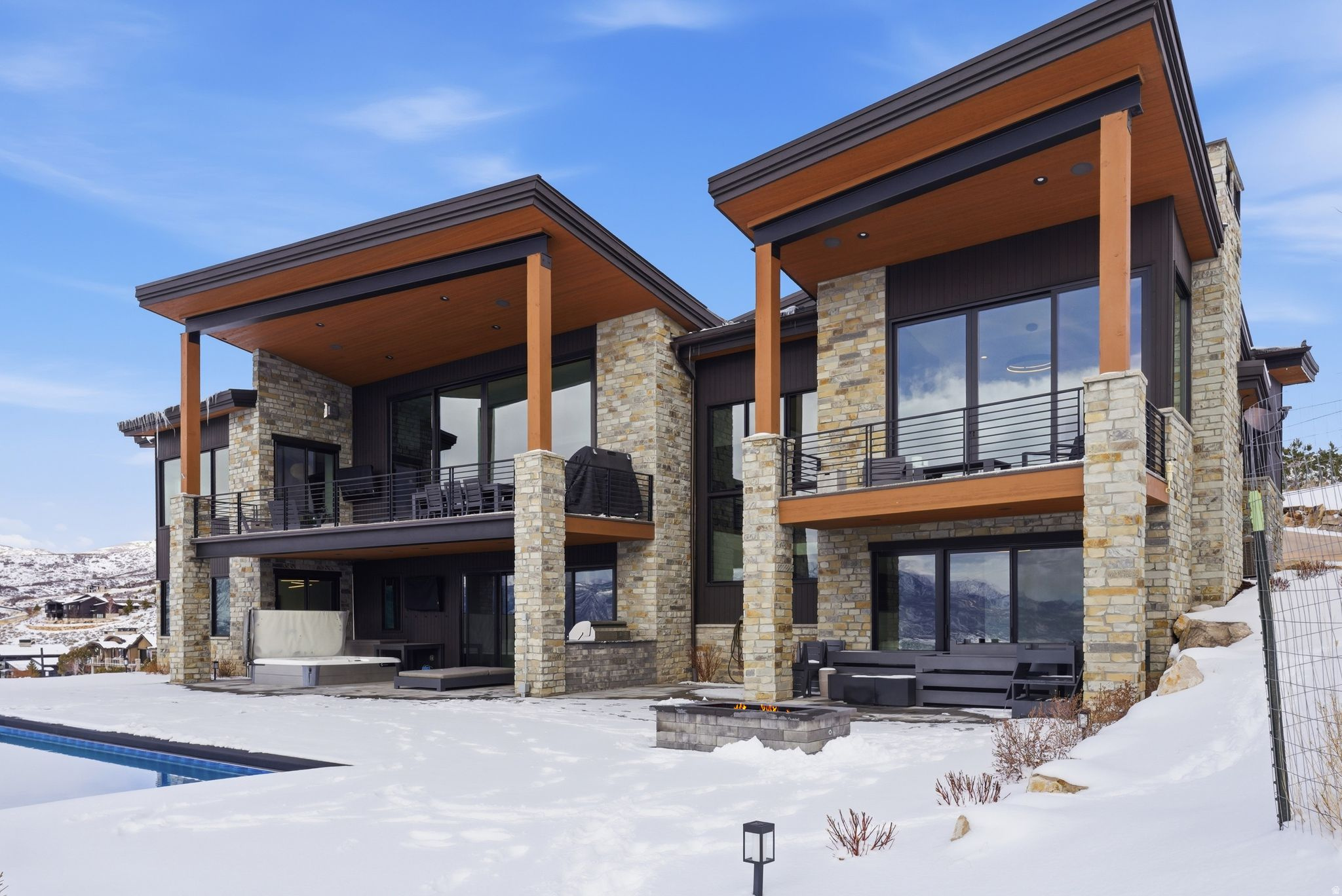 RED LEDGES - Residential