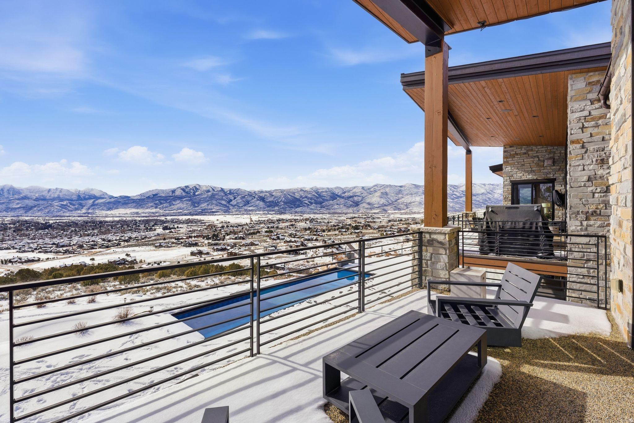 RED LEDGES - Residential