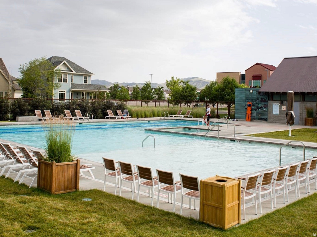 DAYBREAK - Residential