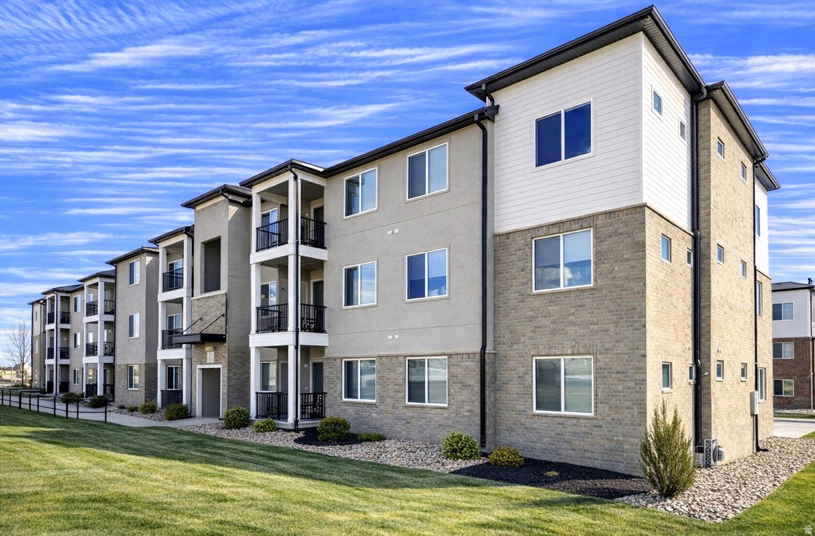 MOUNTAIN RIDGE - Residential