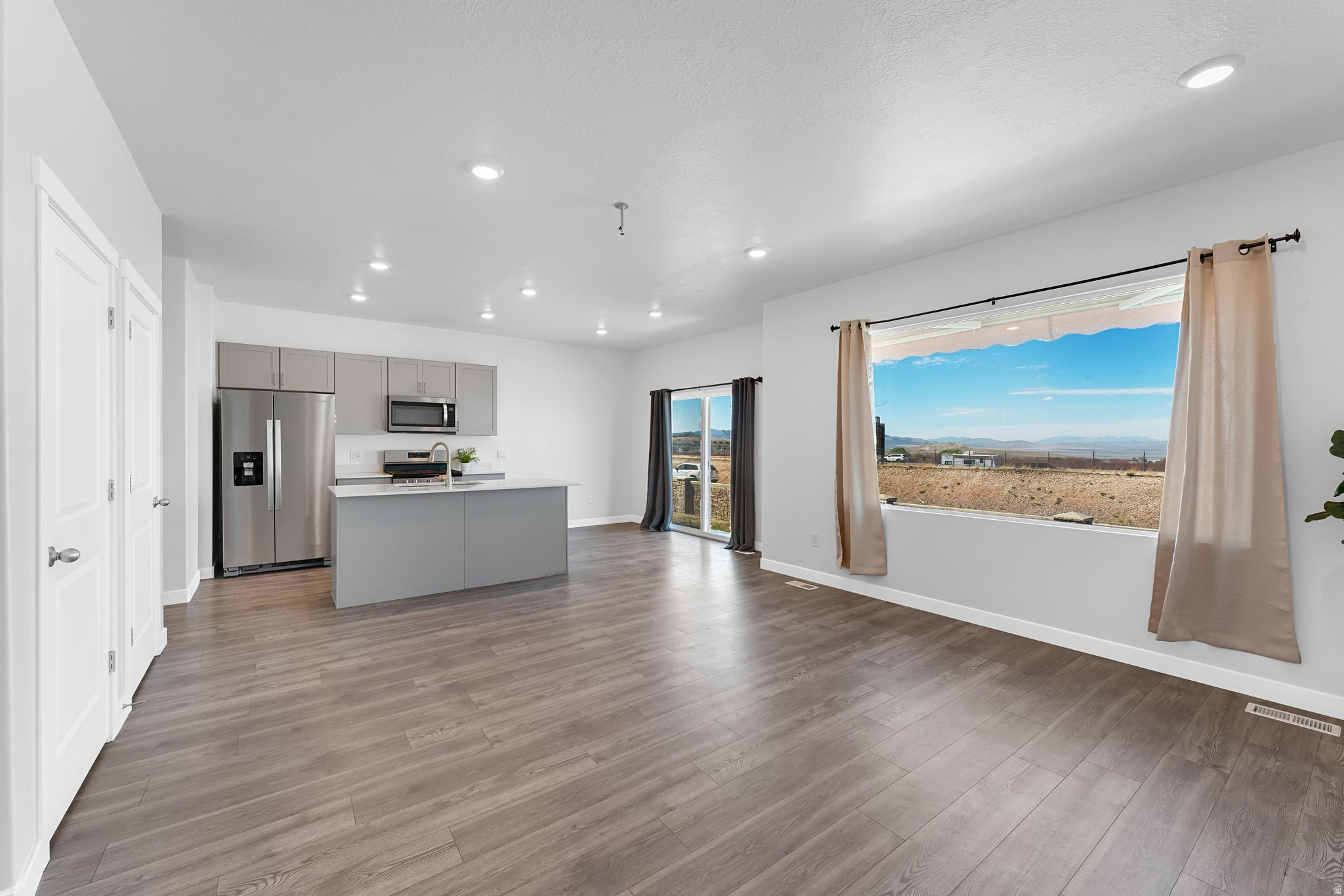 FOOTHILL VILLAGE - Residential