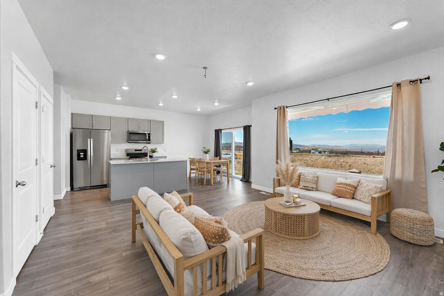 FOOTHILL VILLAGE - Residential