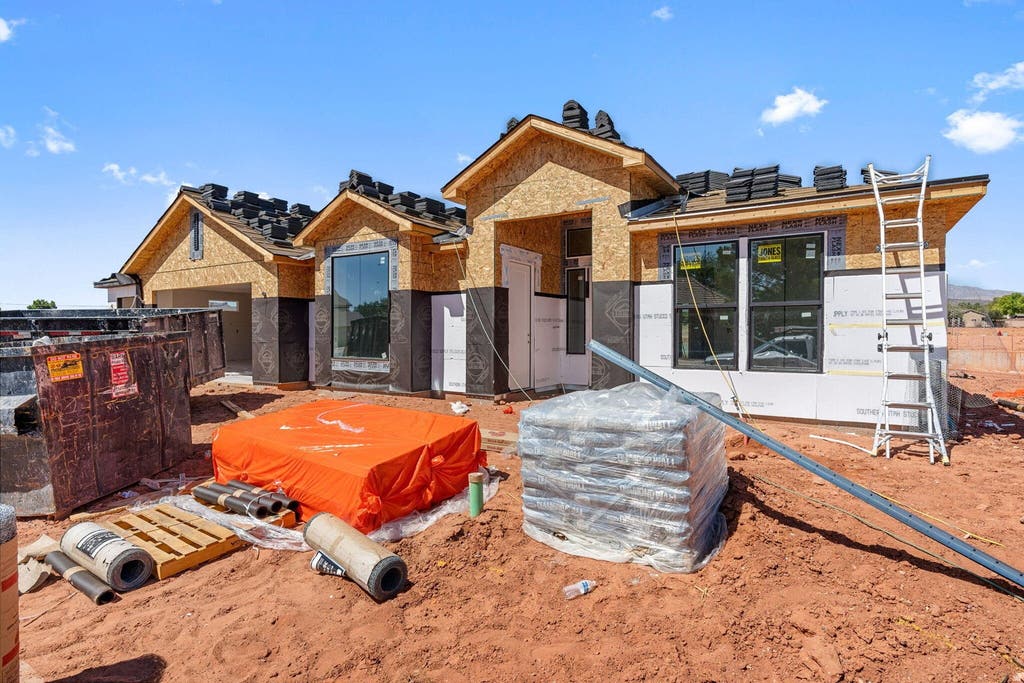 Photo of 2357 PATRICIA DR, Santa Clara, UT 84765 (MLS # 2178232)