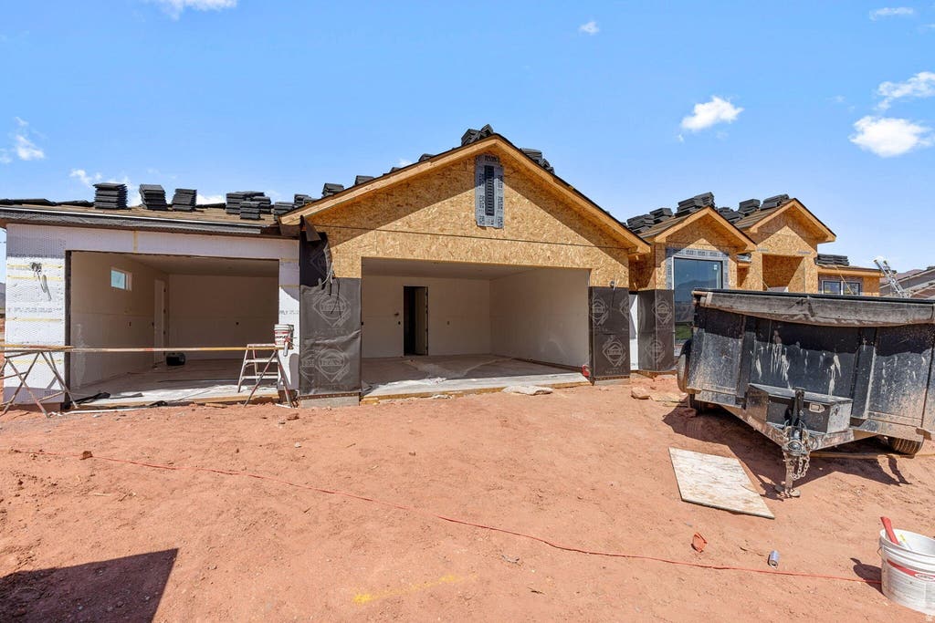 Photo of 2357 PATRICIA DR, Santa Clara, UT 84765 (MLS # 2178232)
