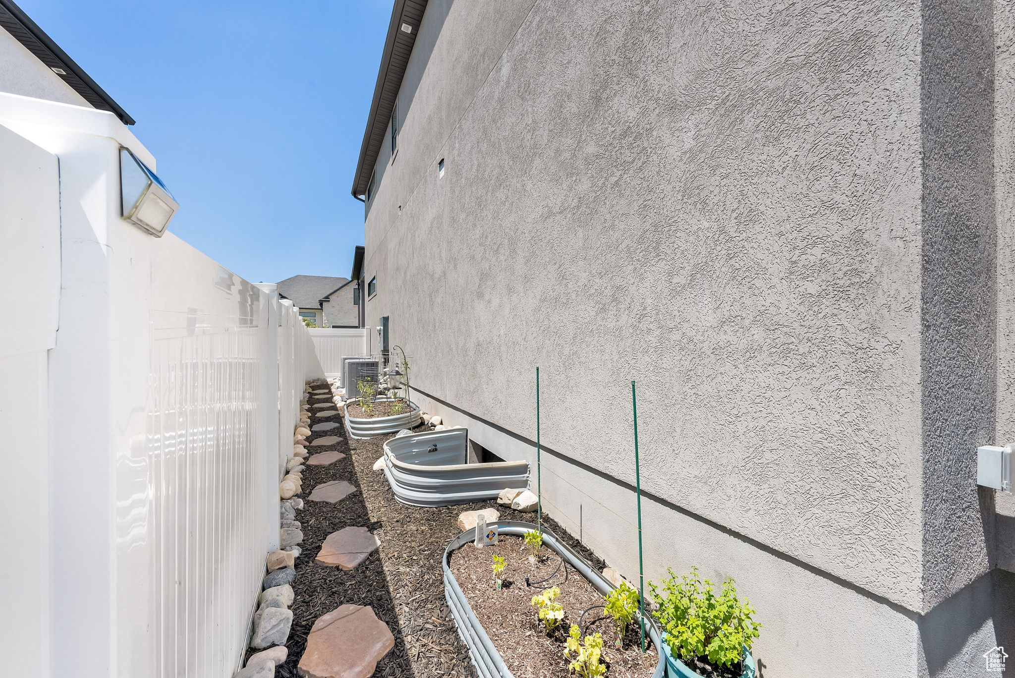 HIGH POINTE - Residential