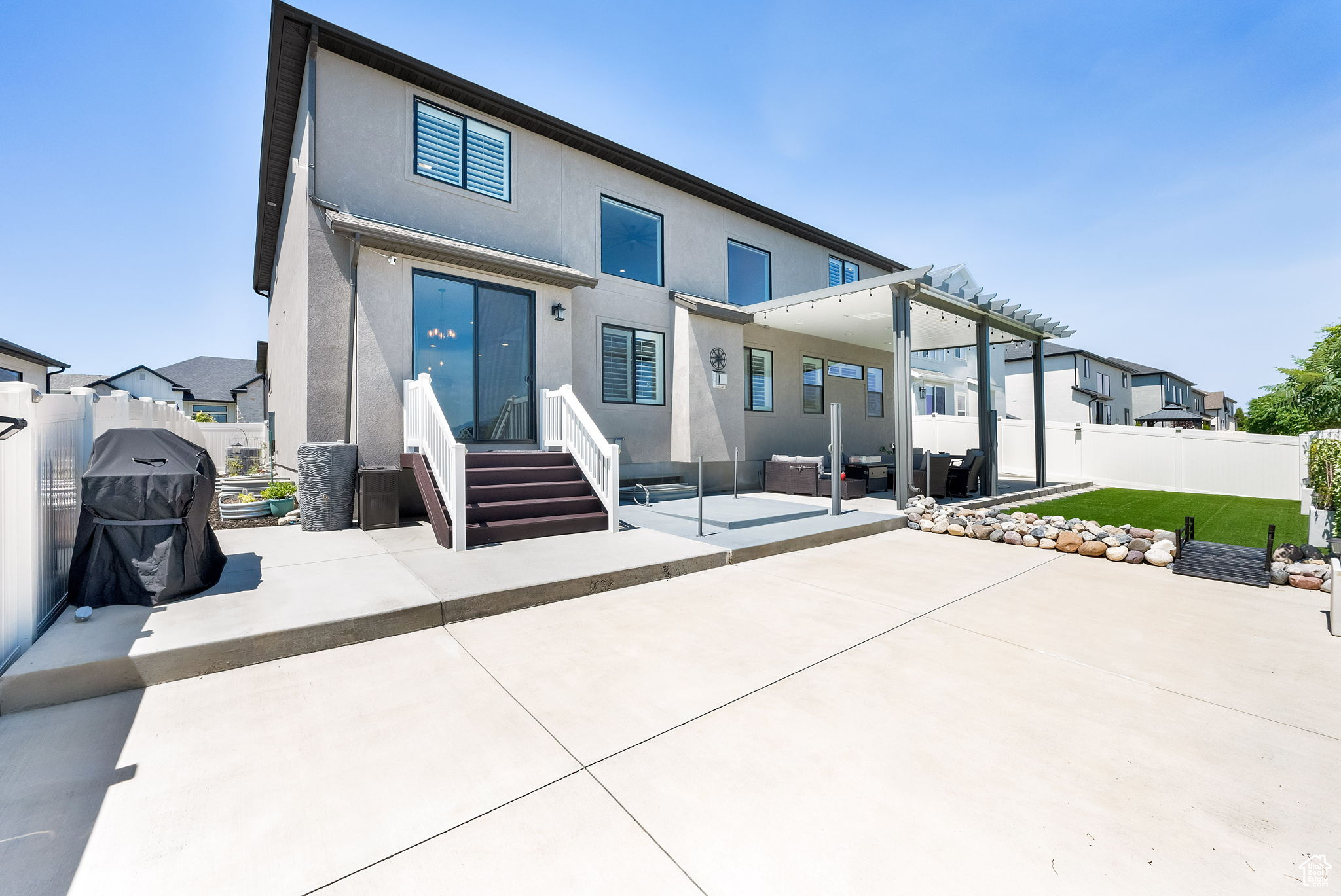 HIGH POINTE - Residential