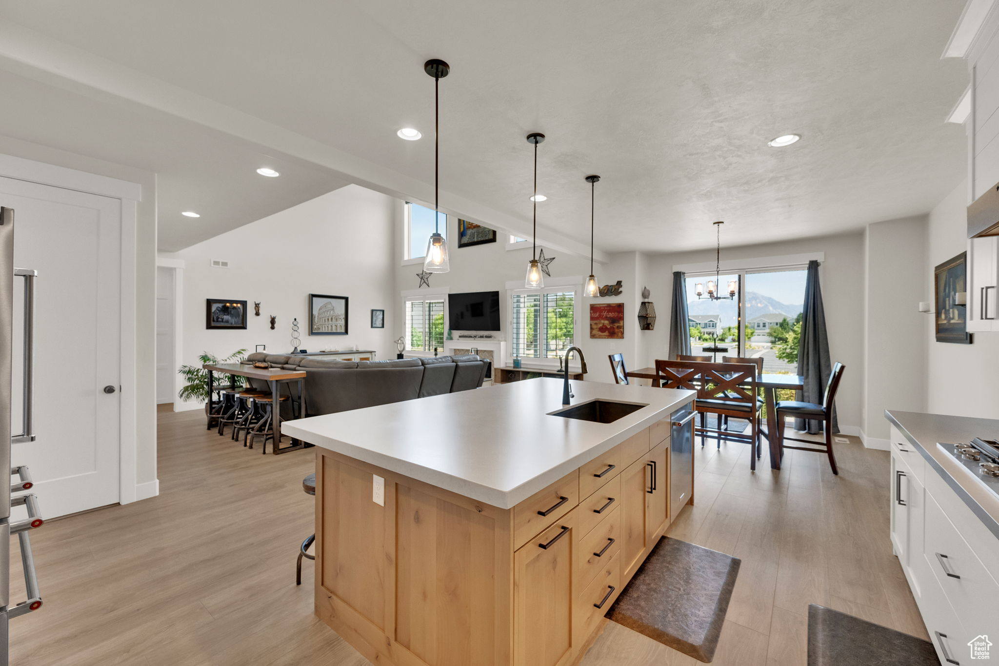 HIGH POINTE - Residential
