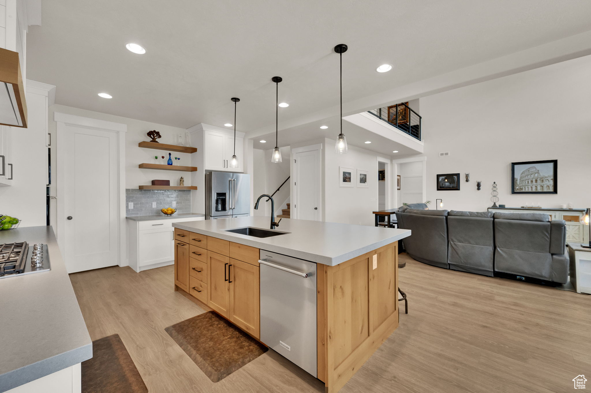 HIGH POINTE - Residential