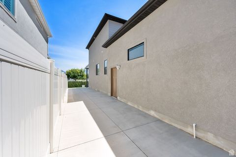 Tiny photo for 10931 S GLAMIS DUNE DR #913, South Jordan, UT 84009 (MLS # 2101516)