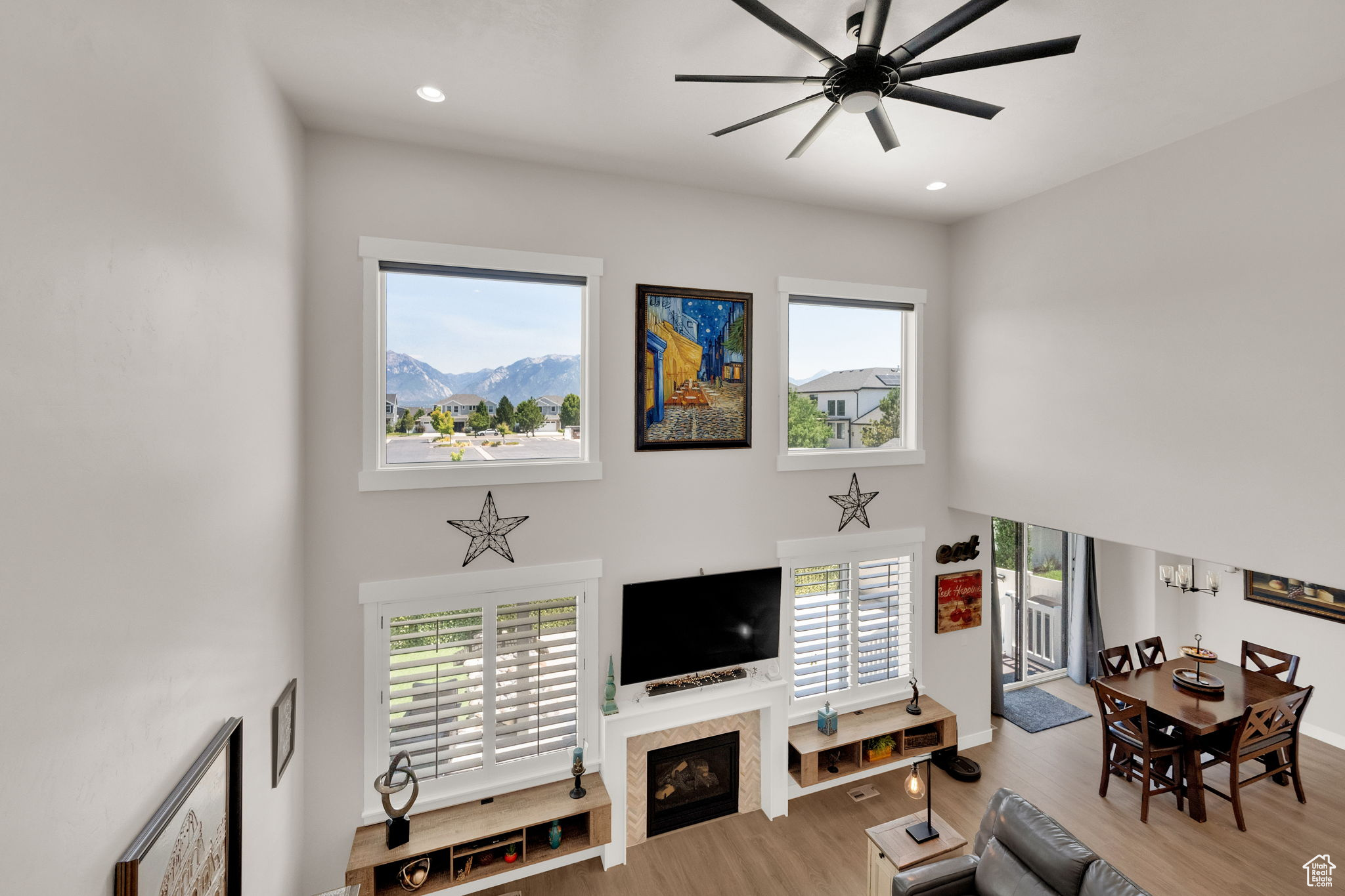 HIGH POINTE - Residential
