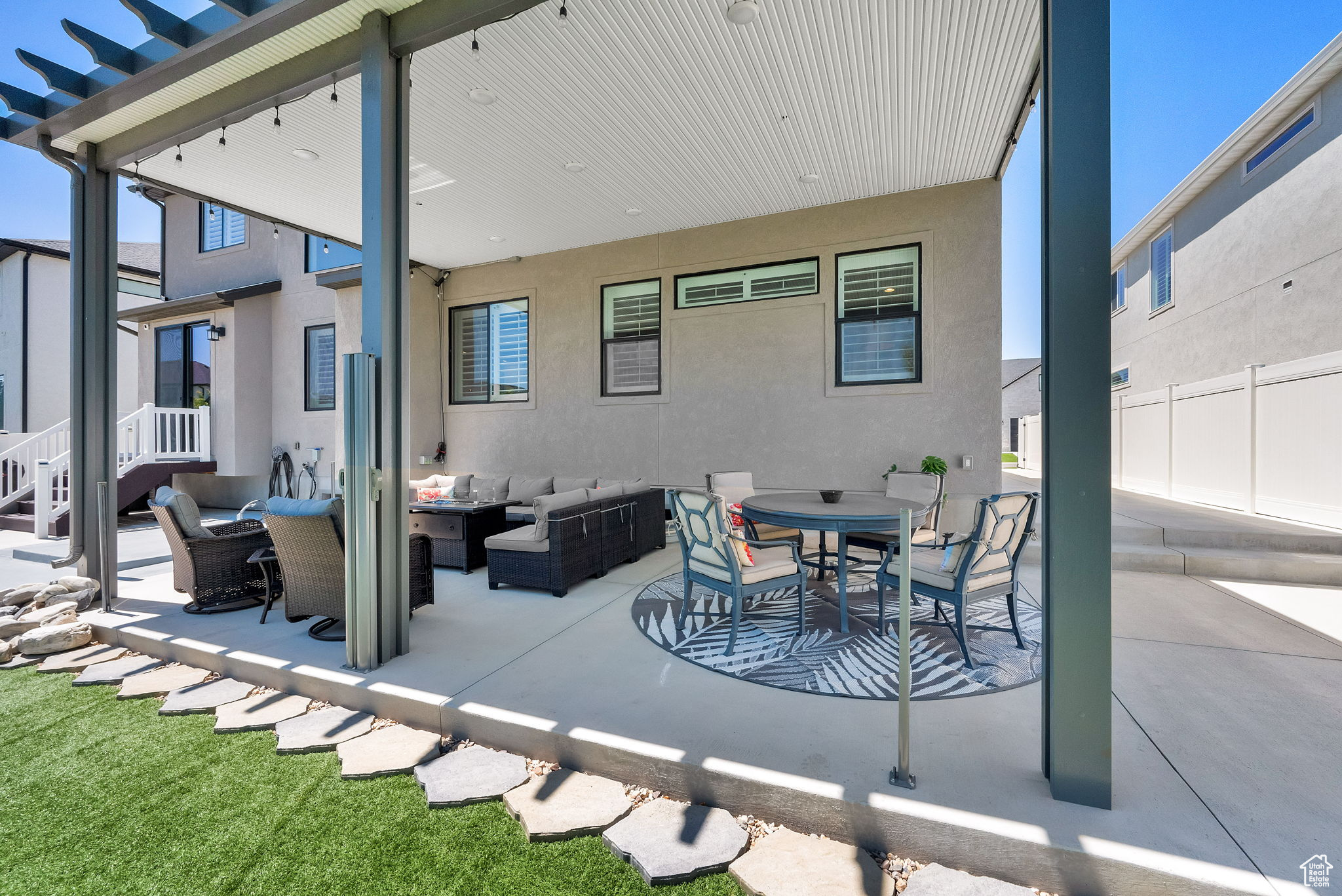 HIGH POINTE - Residential