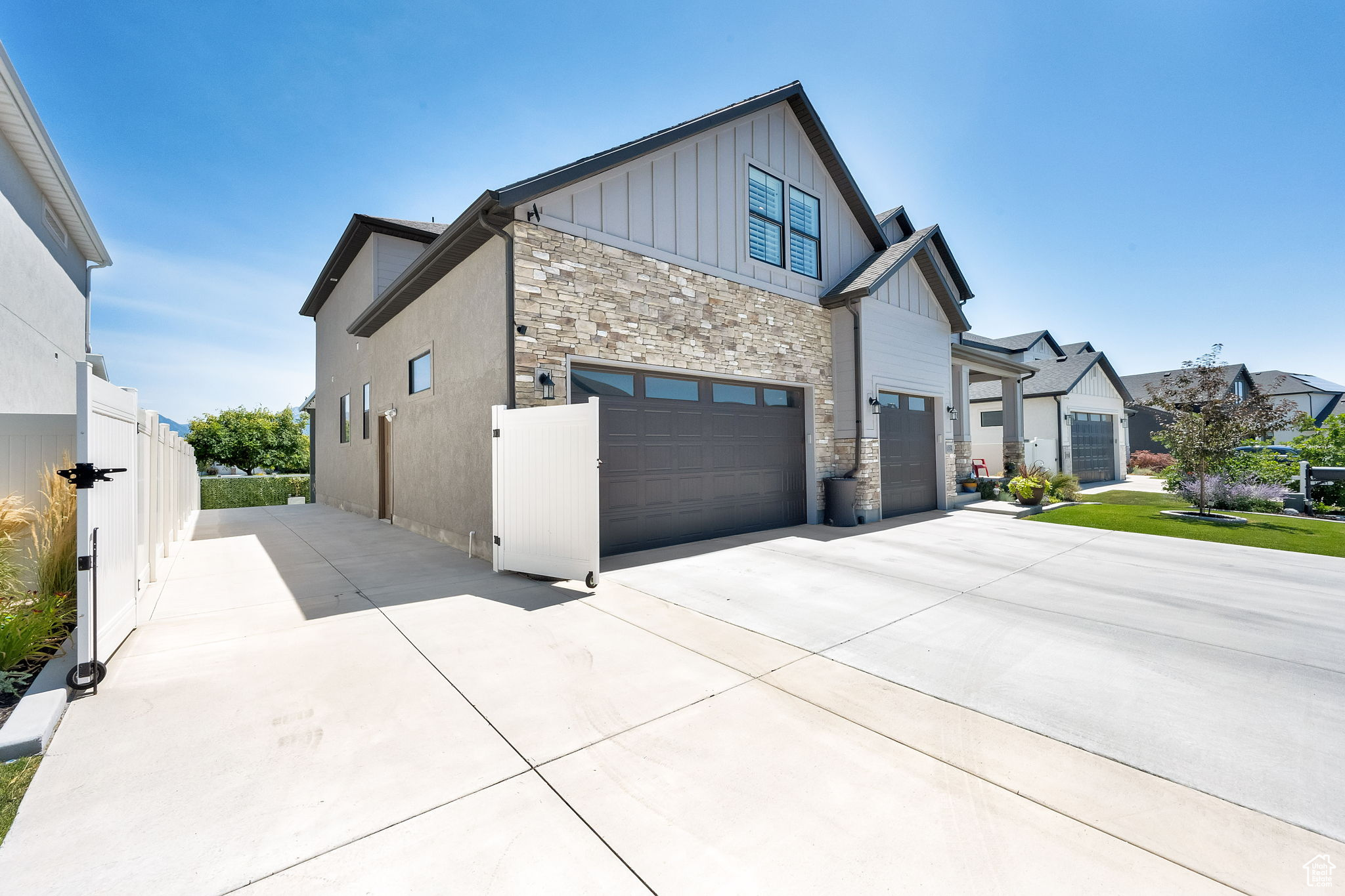HIGH POINTE - Residential
