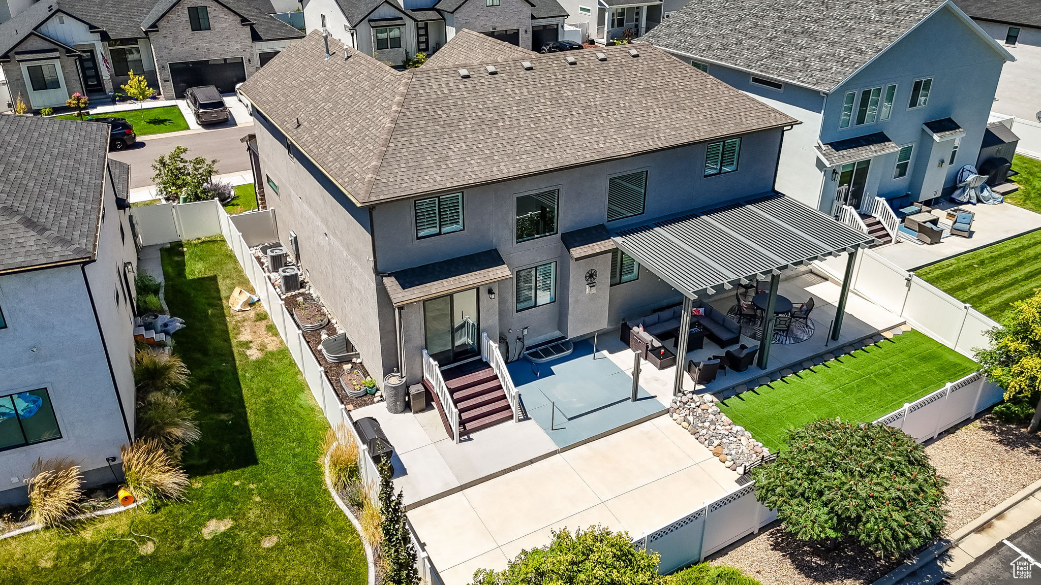 HIGH POINTE - Residential