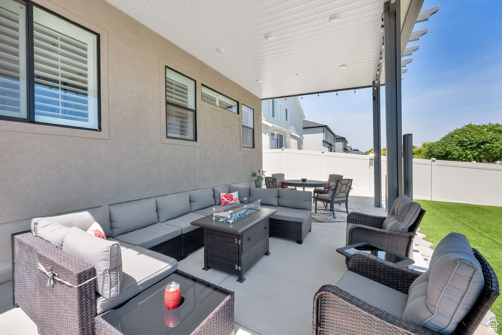 HIGH POINTE - Residential