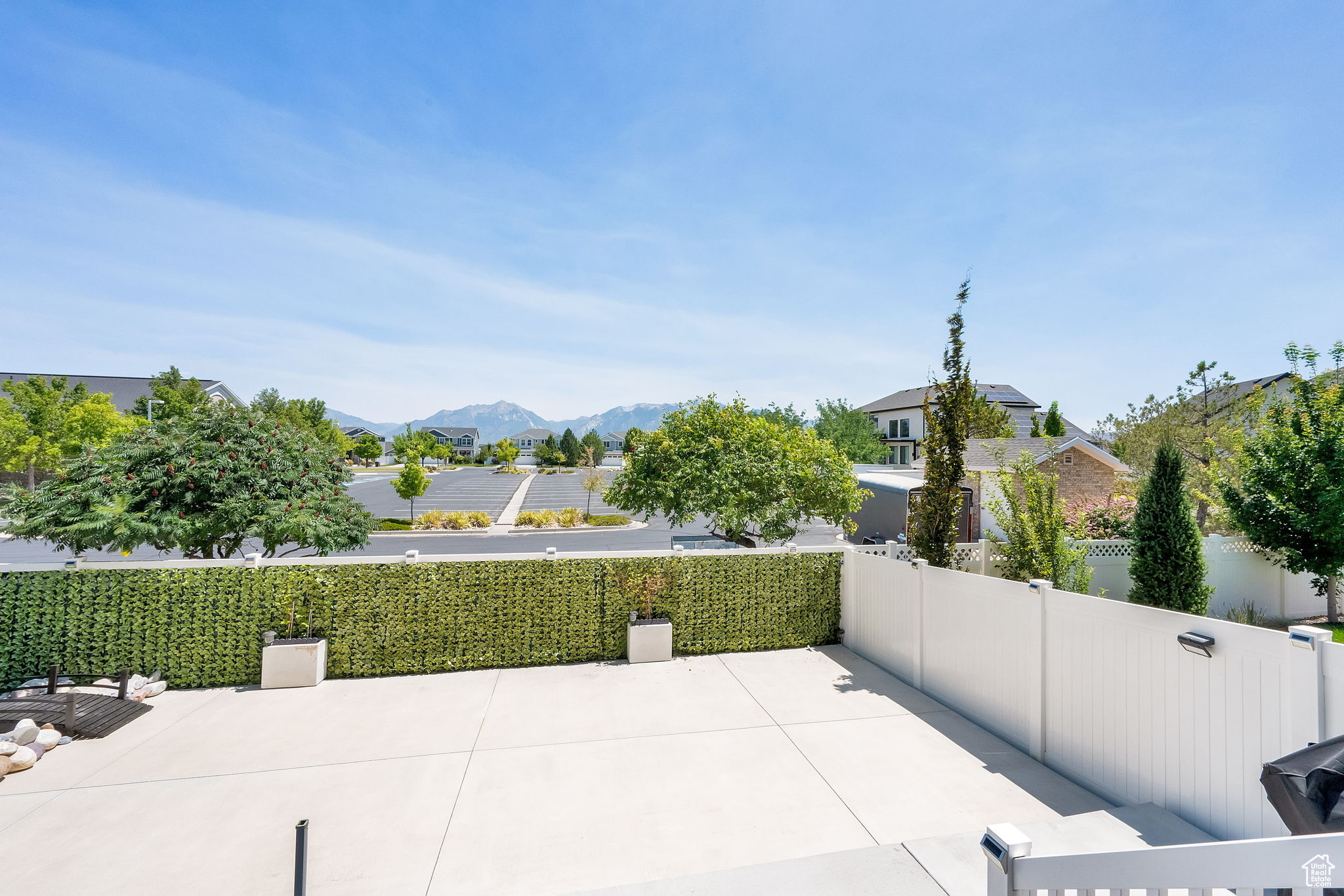 HIGH POINTE - Residential