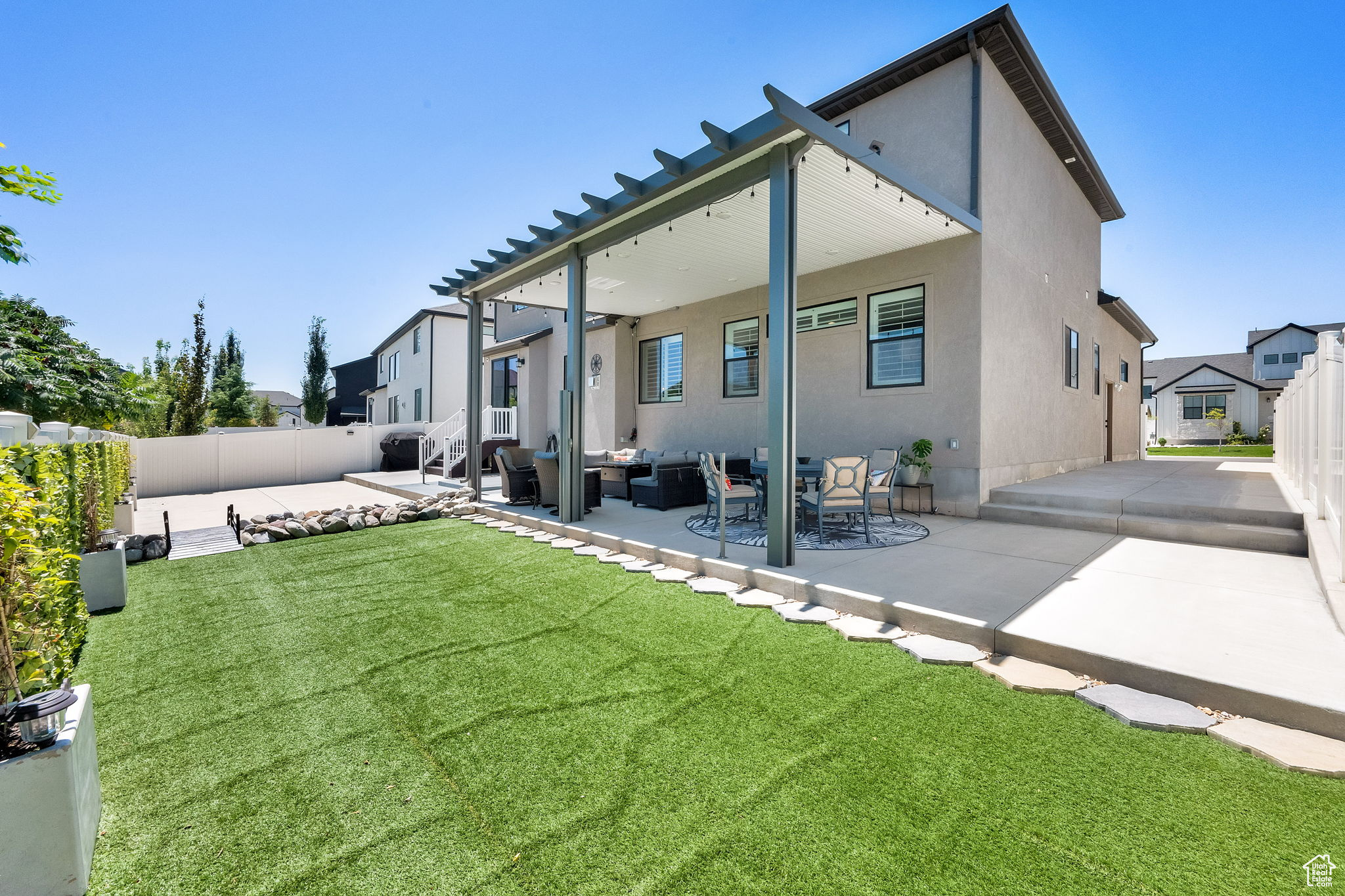 HIGH POINTE - Residential