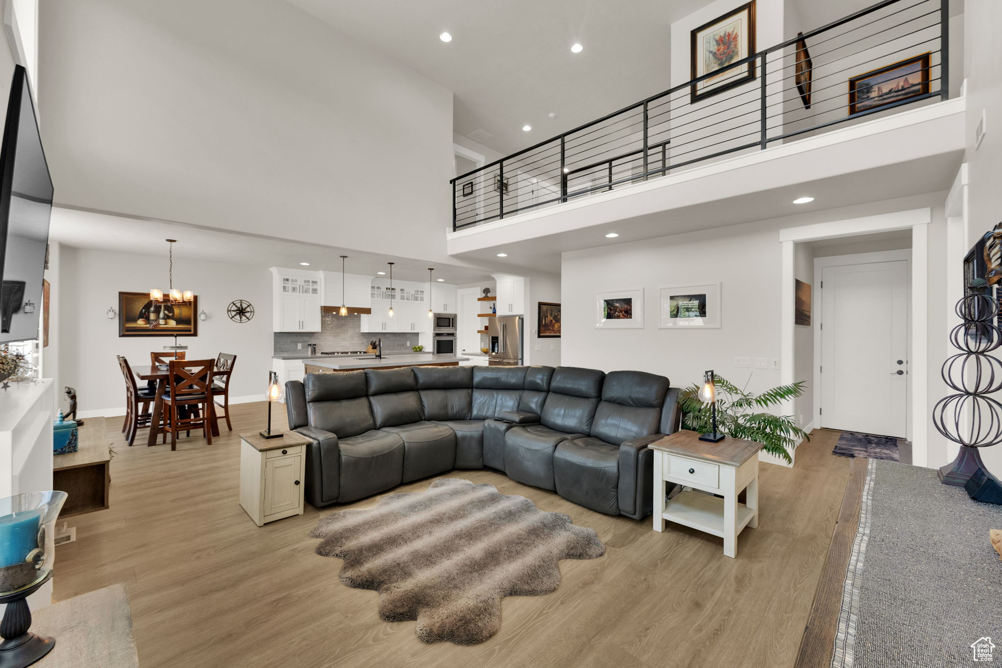 HIGH POINTE - Residential