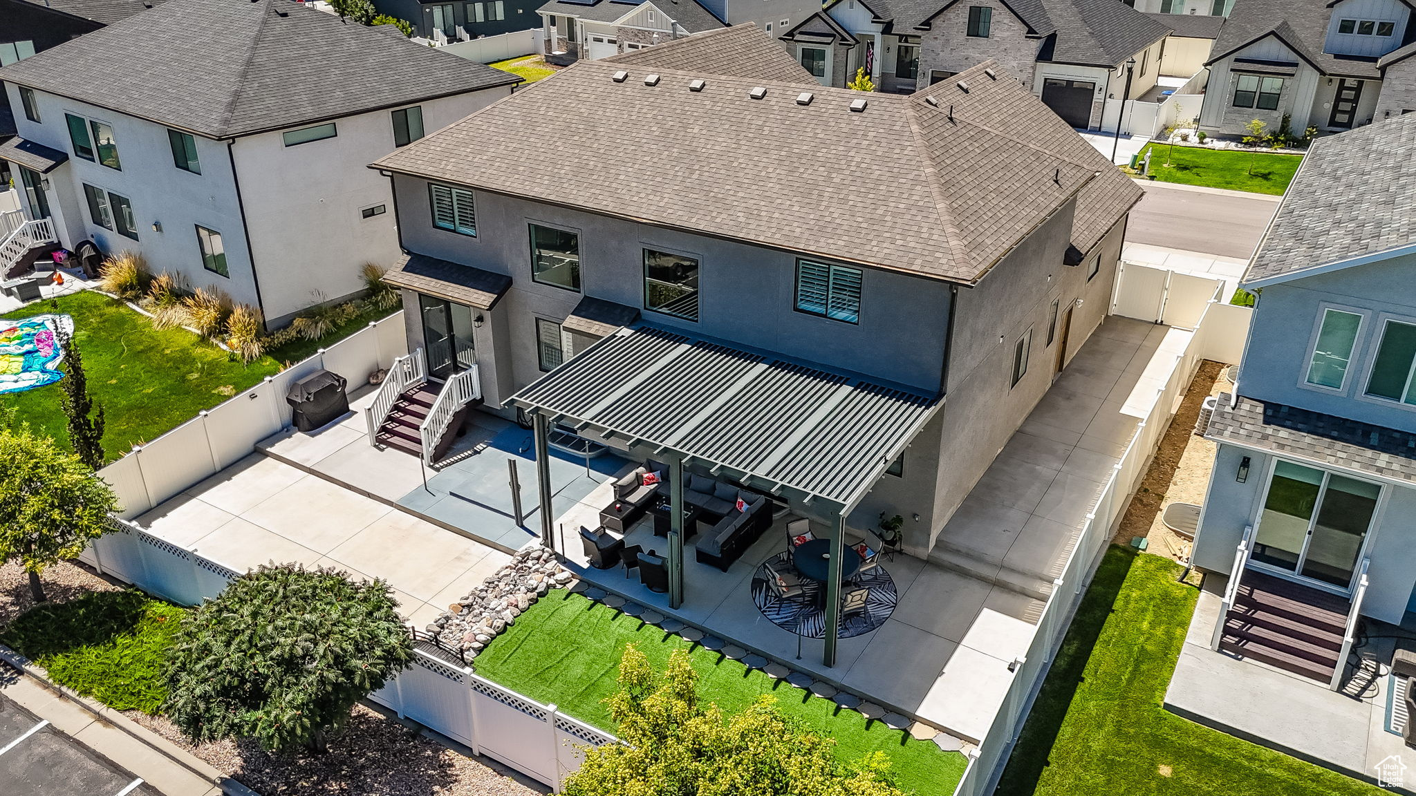 HIGH POINTE - Residential