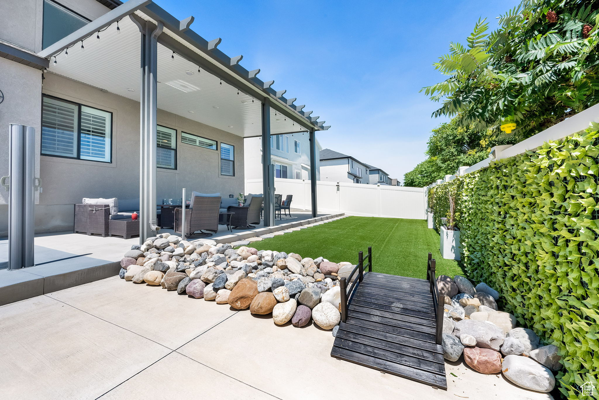 HIGH POINTE - Residential