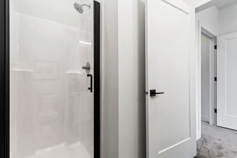 Tiny photo for 32 W 400 S, Bountiful, UT 84010 (MLS # 2131268)