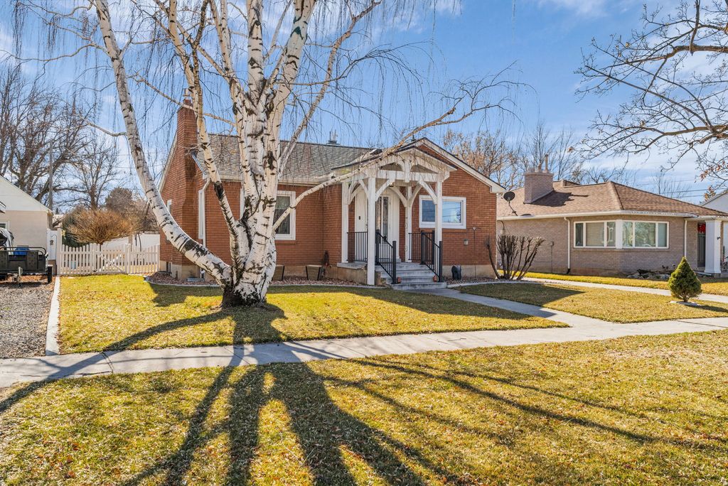 Photo of 380 E 200 N, Springville, UT 84663 (MLS # 2135991)
