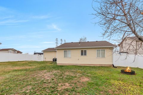 Tiny photo for 2026 N 1615 W, Clinton, UT 84015 (MLS # 2128044)