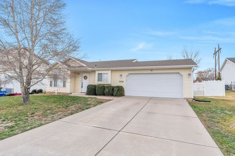 Photo of 2026 N 1615 W, Clinton, UT 84015 (MLS # 2128044)