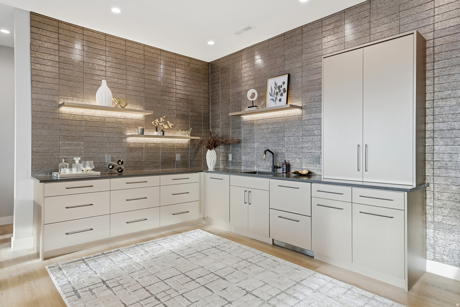 GOLDEN EAGLE - Residential