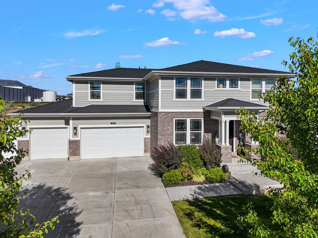 Photo of 1319 W 650 S, Syracuse, UT 84075 (MLS # 2166101)