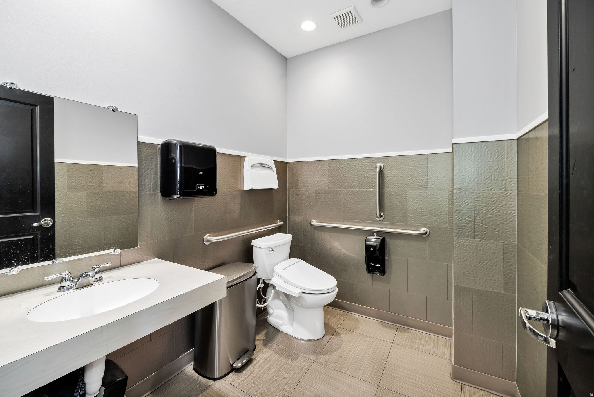 MALOUF SLEEP CONDOMINIUMS - Commercial Lease