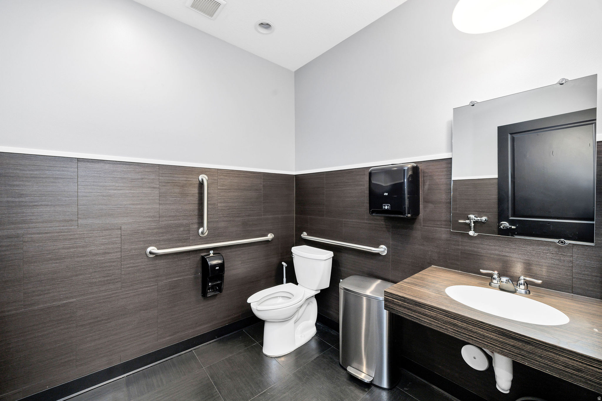 MALOUF SLEEP CONDOMINIUMS - Commercial Lease