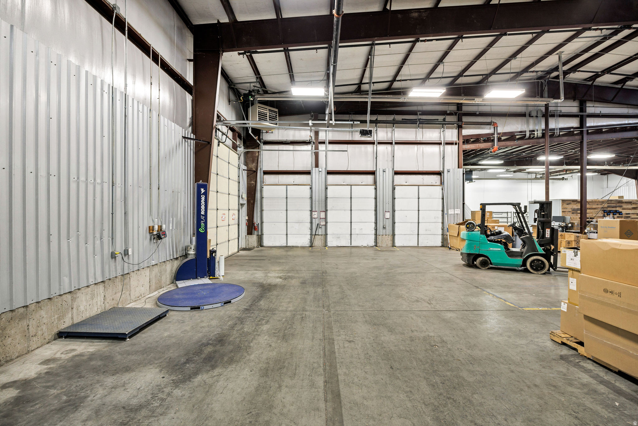 MALOUF SLEEP CONDOMINIUMS - Commercial Lease