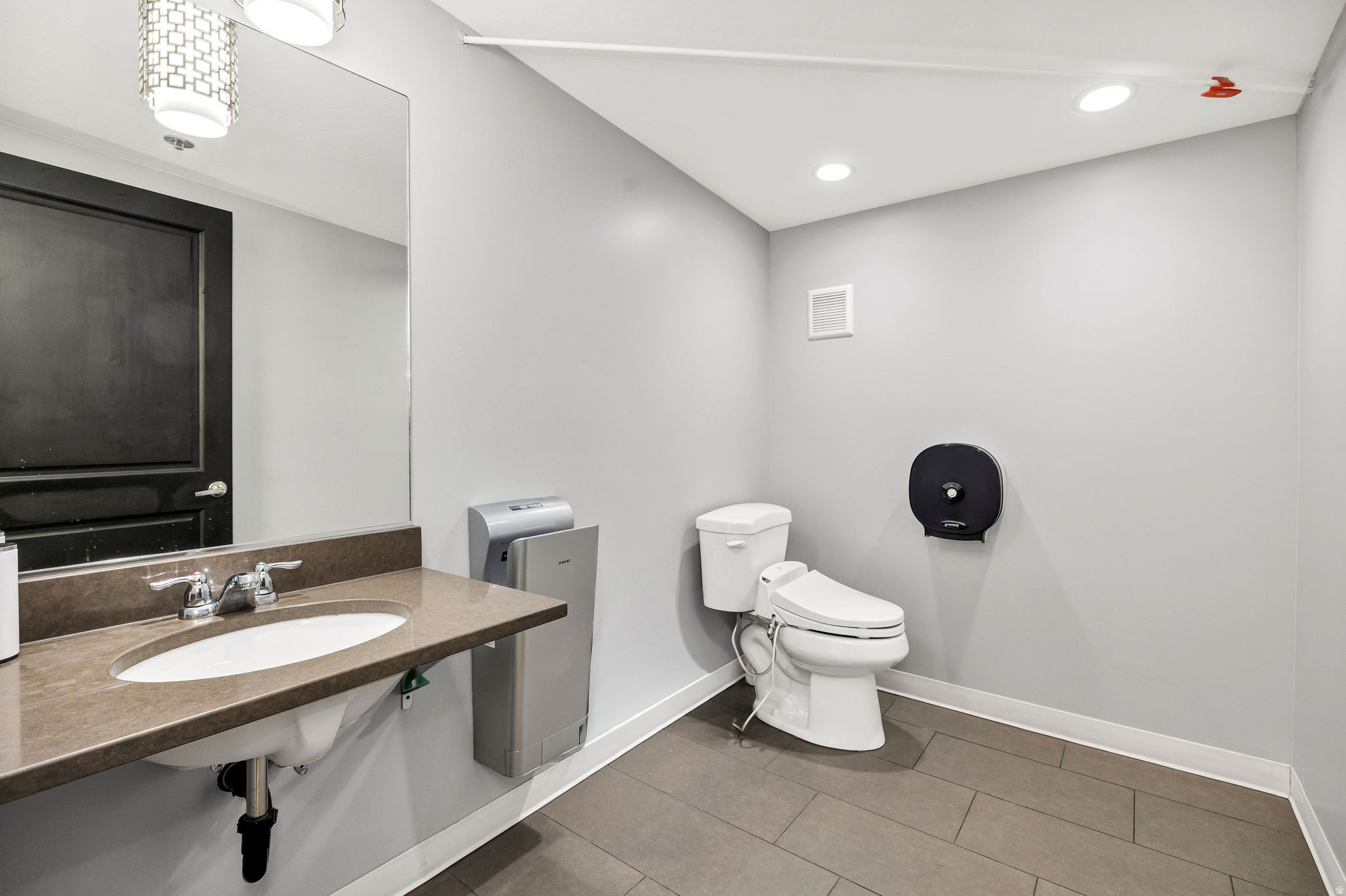 MALOUF SLEEP CONDOMINIUMS - Commercial Lease