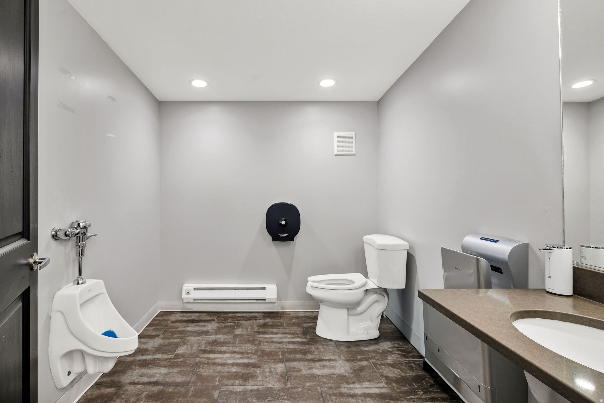 MALOUF SLEEP CONDOMINIUMS - Commercial Lease