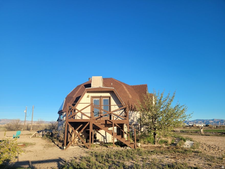 Lets make this you dream come true. Just under 10 acres with a fully fenced yard and pastures with a round pen ready for you to work your animals. Ride directly from your home to BLM land. 10 minutes and your in town. Come and check this property out.