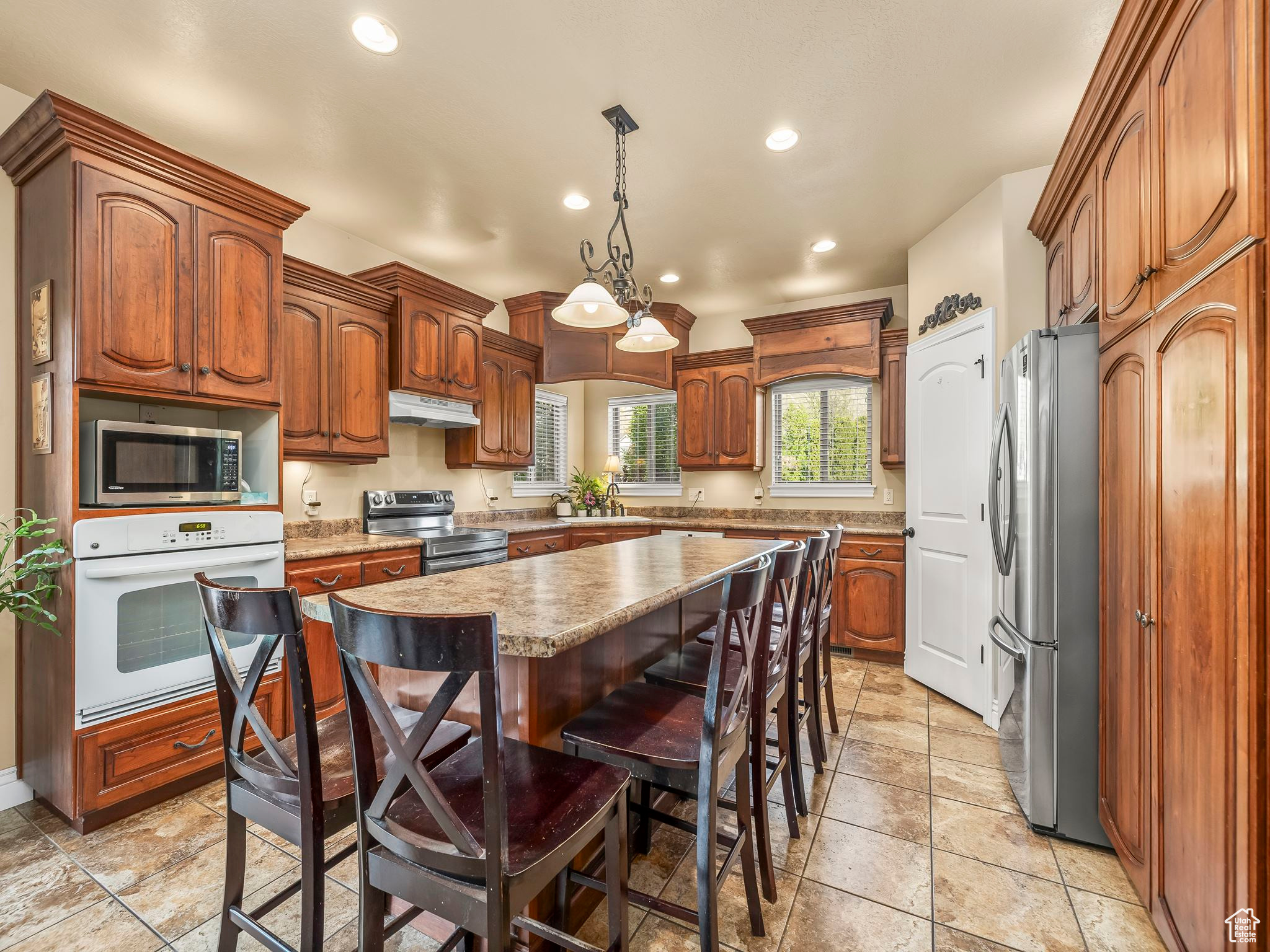 CANYON ROAD - Residential