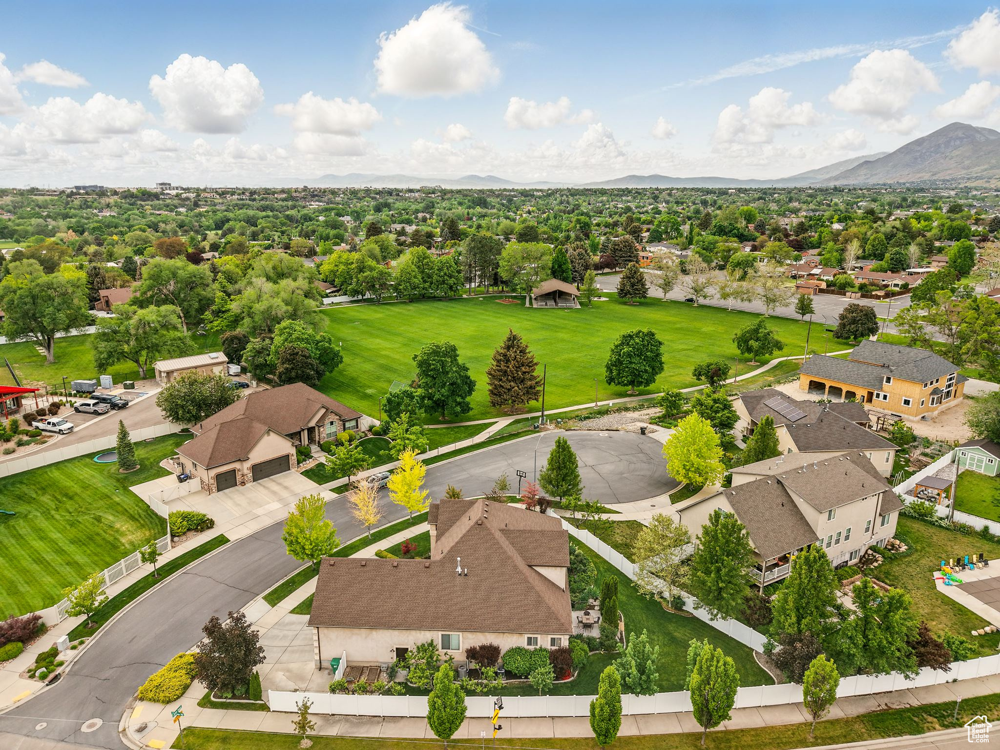 CANYON ROAD - Residential