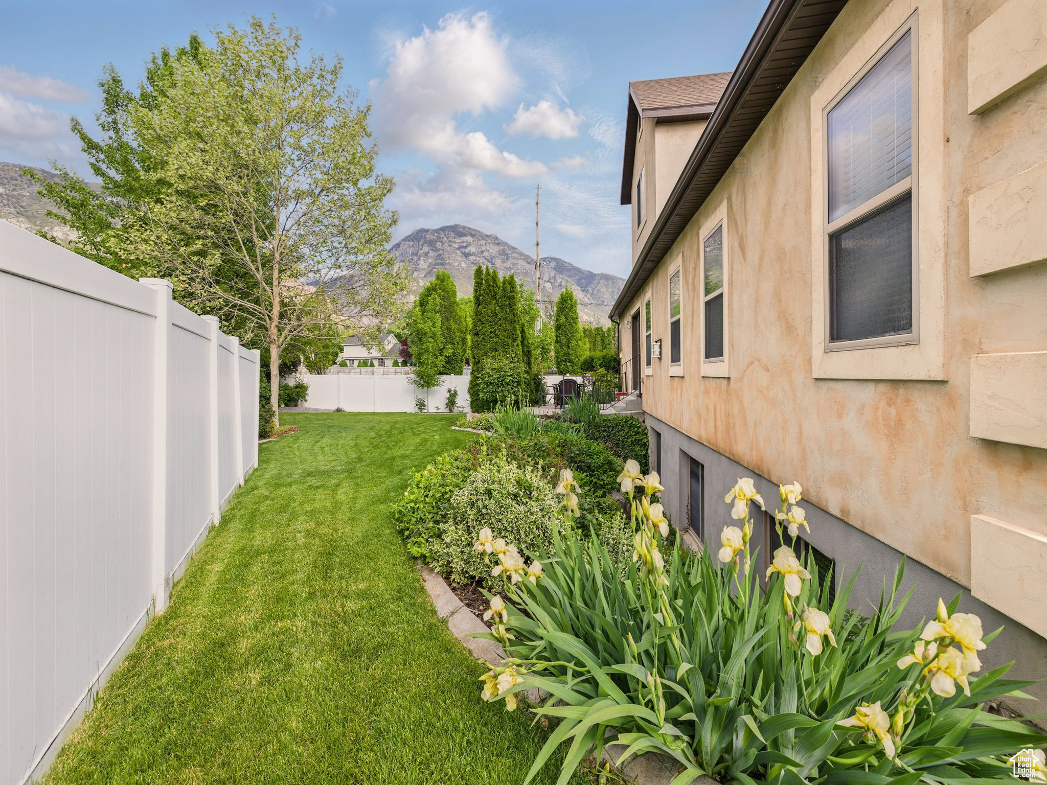 CANYON ROAD - Residential