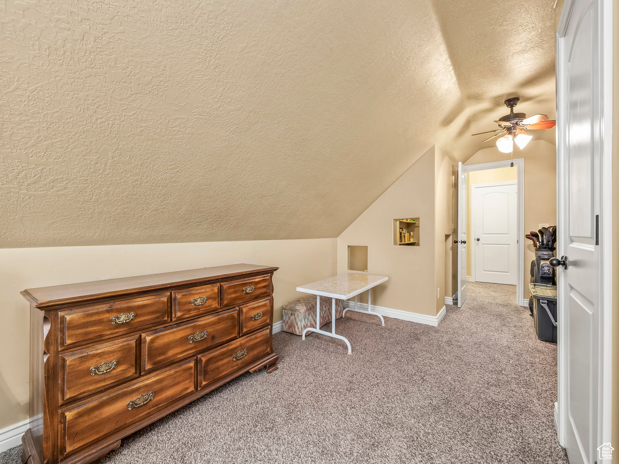 CANYON ROAD - Residential
