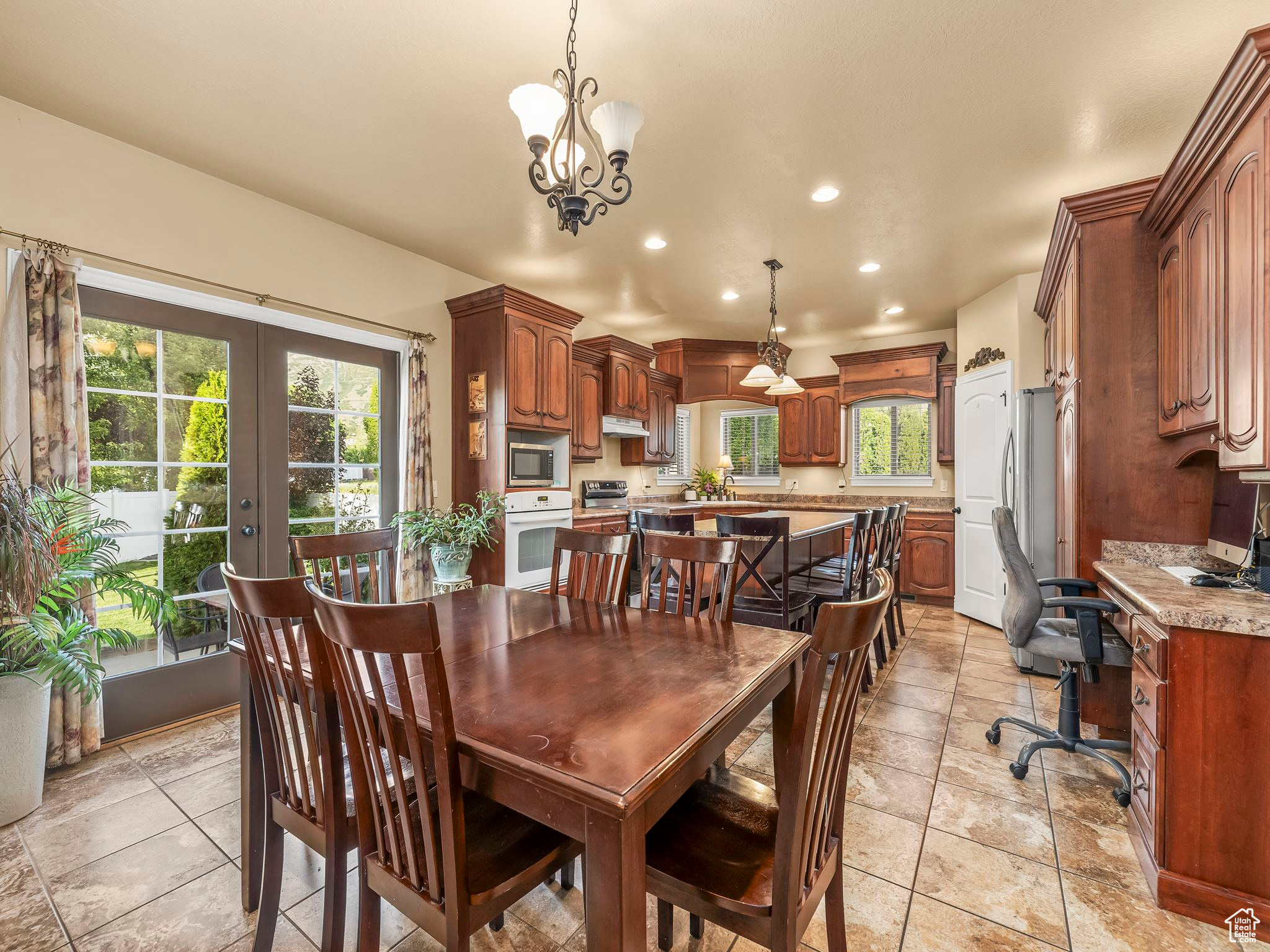 CANYON ROAD - Residential