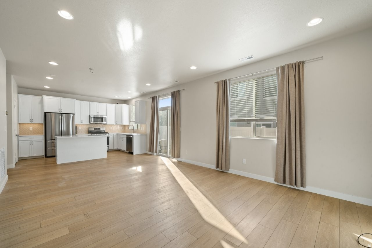 SALT POINT VISTA - Residential